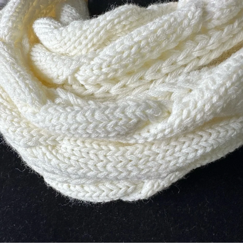🔴 5 for $40 SALE!  Chunky Cable Knit Acrylic Infinity Cream Colored Scarf